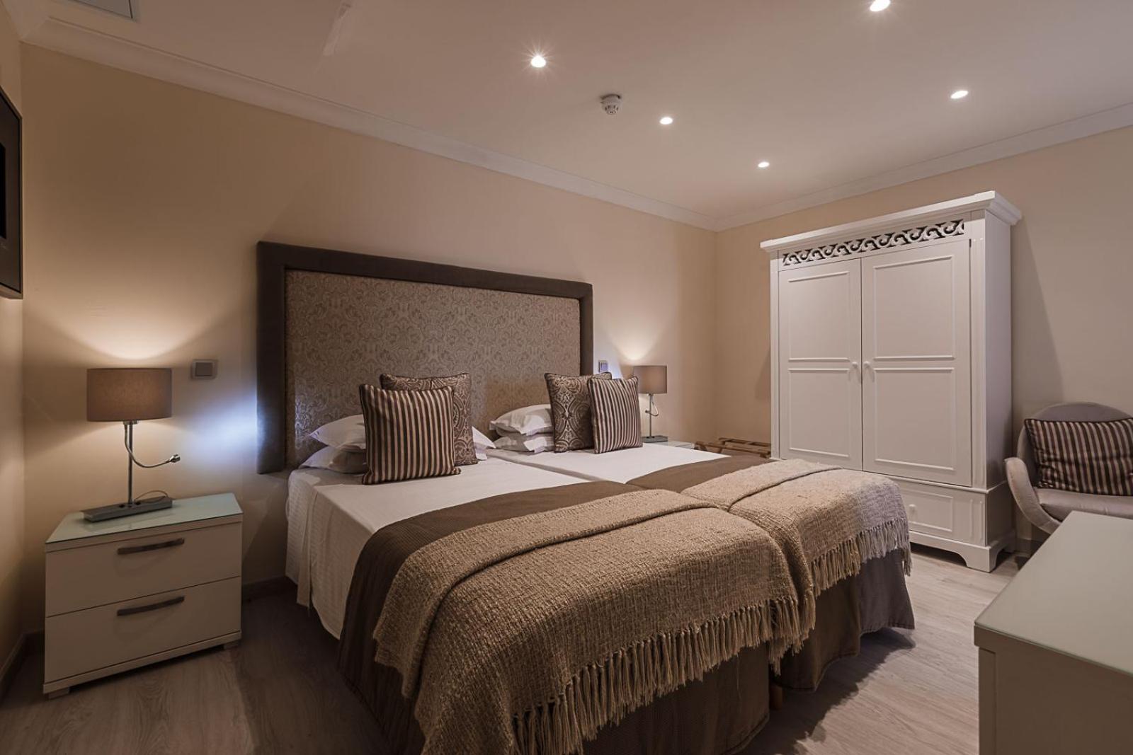 Standard Double or Twin Room - Photo 2