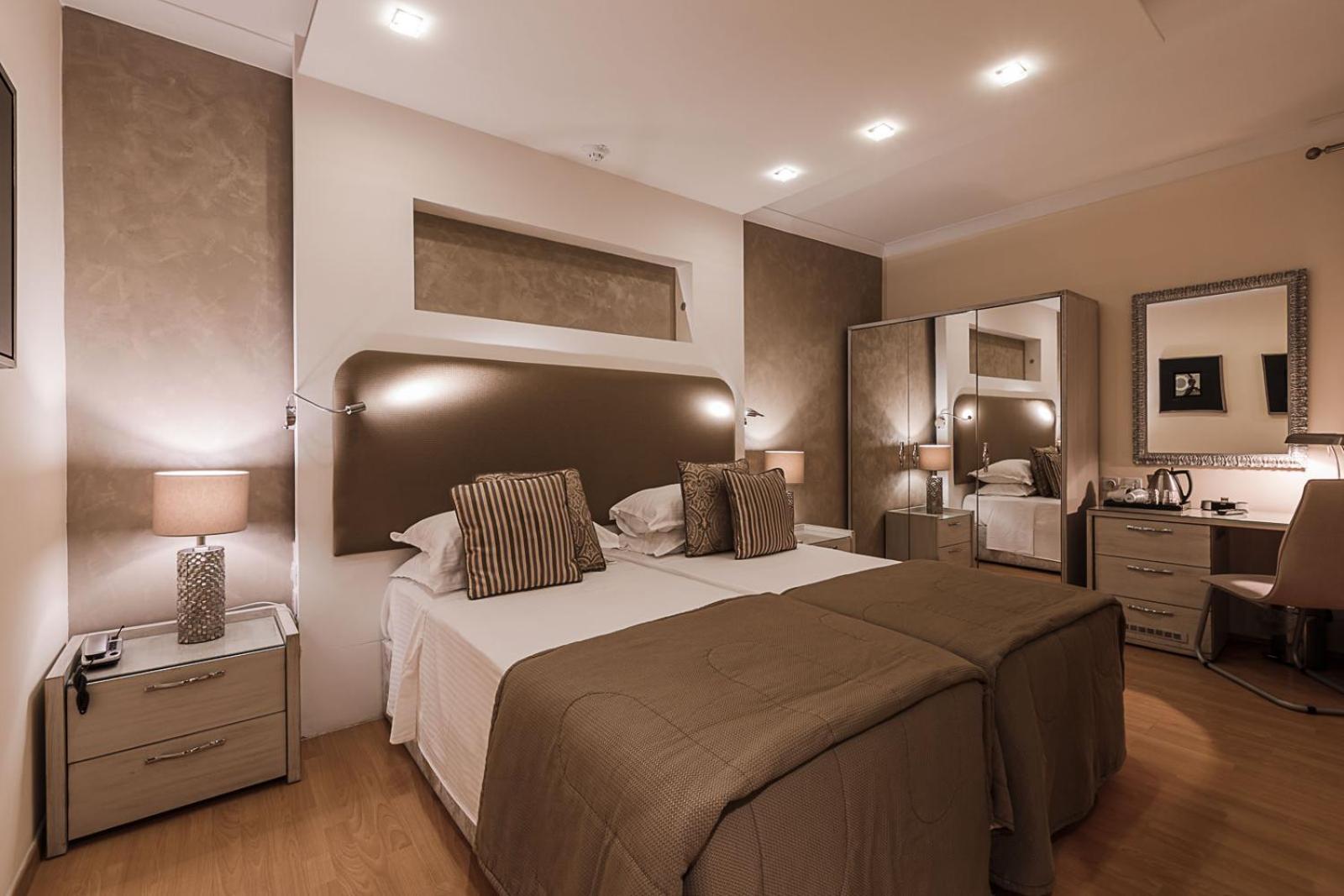 Standard Double or Twin Room - Photo 10