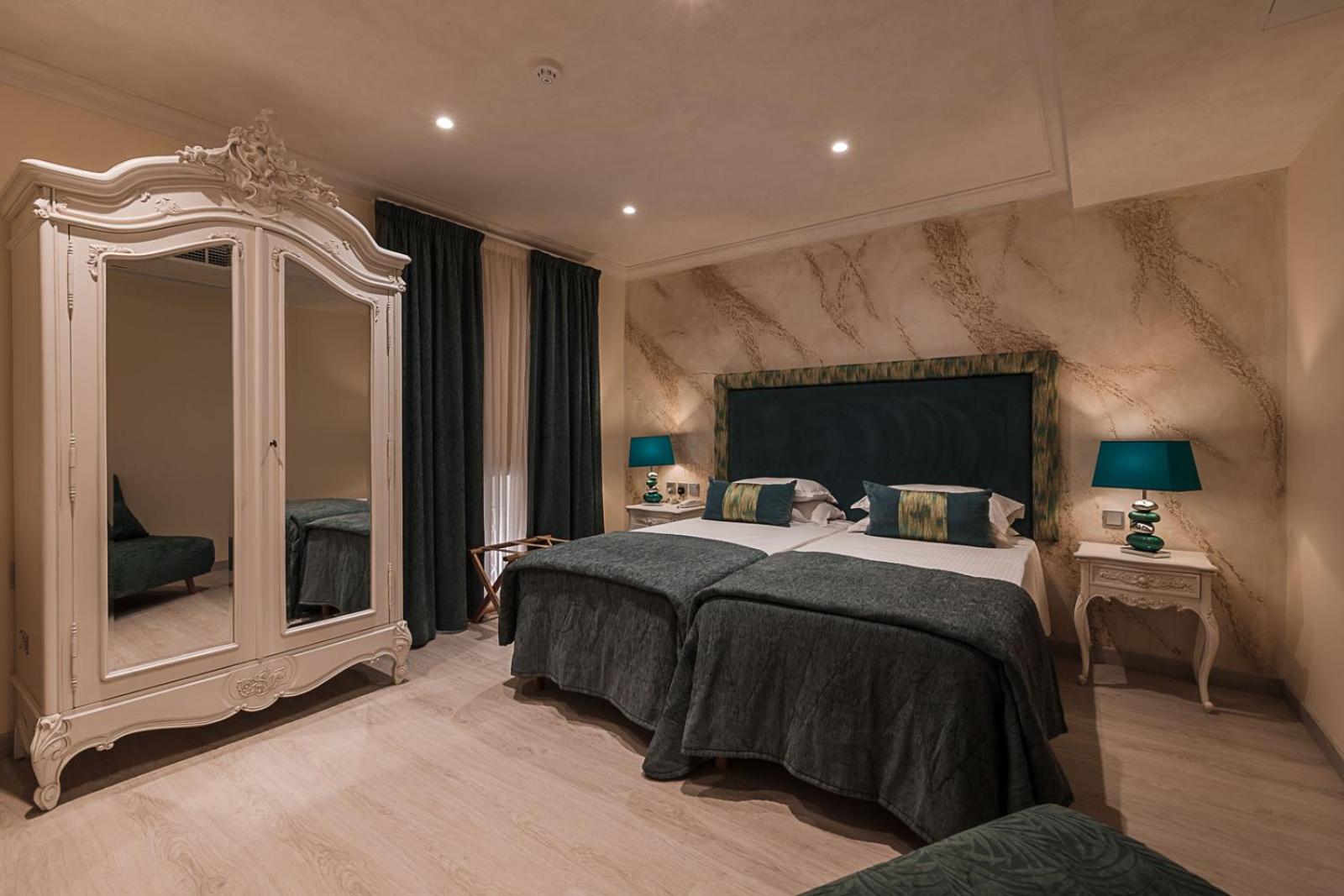 Standard Double or Twin Room - Photo 8