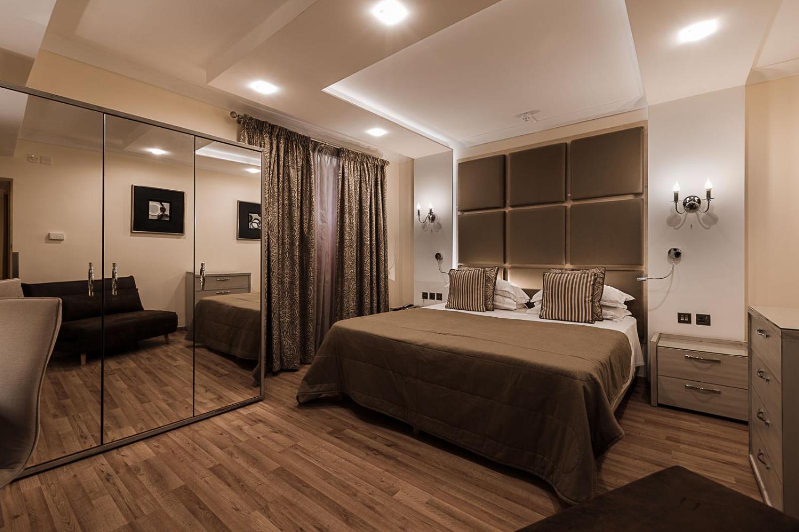 Standard Double or Twin Room - Photo 16