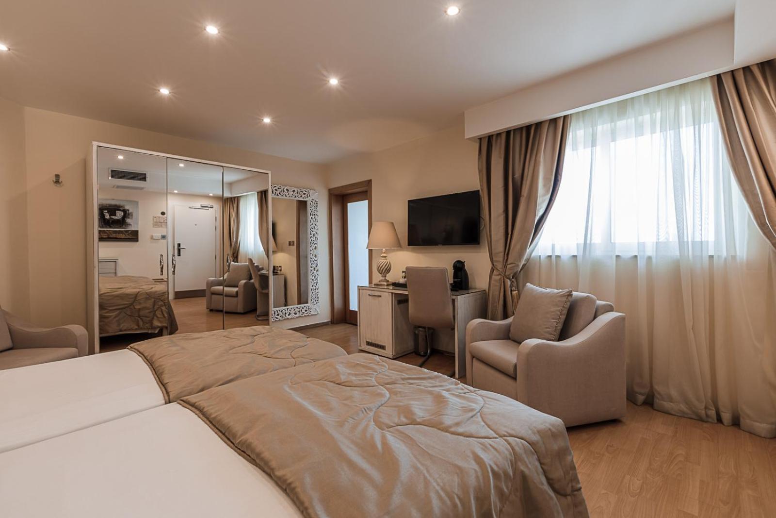 Double Room Single Use thumbnail 5