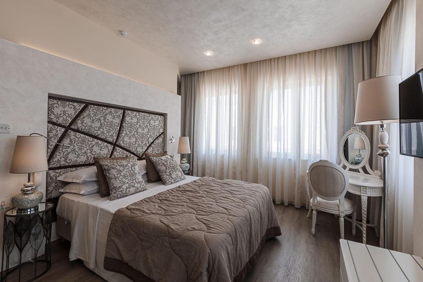 Double Room Single Use thumbnail 6