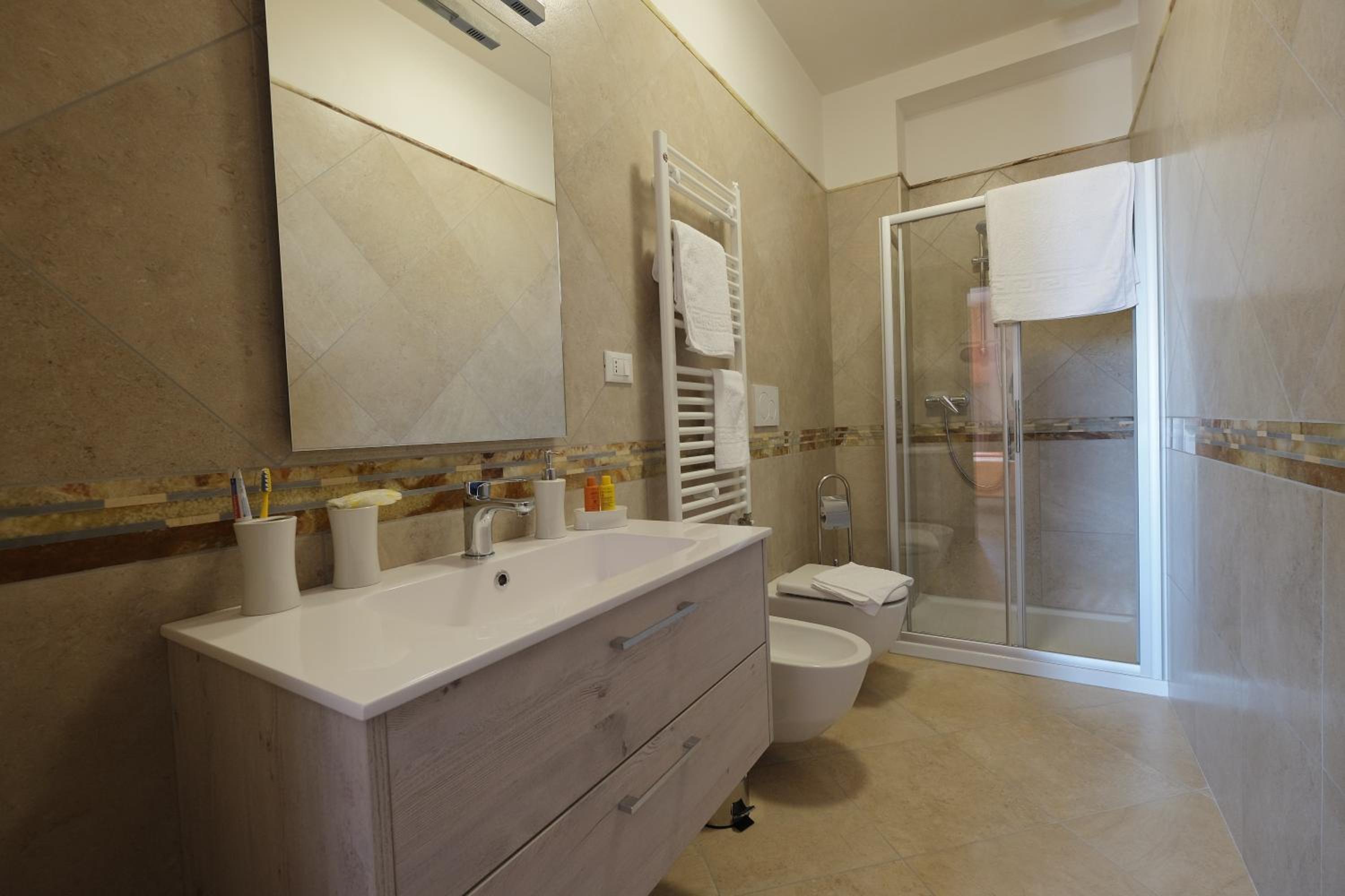 Family Room with Private Bathroom photo 3