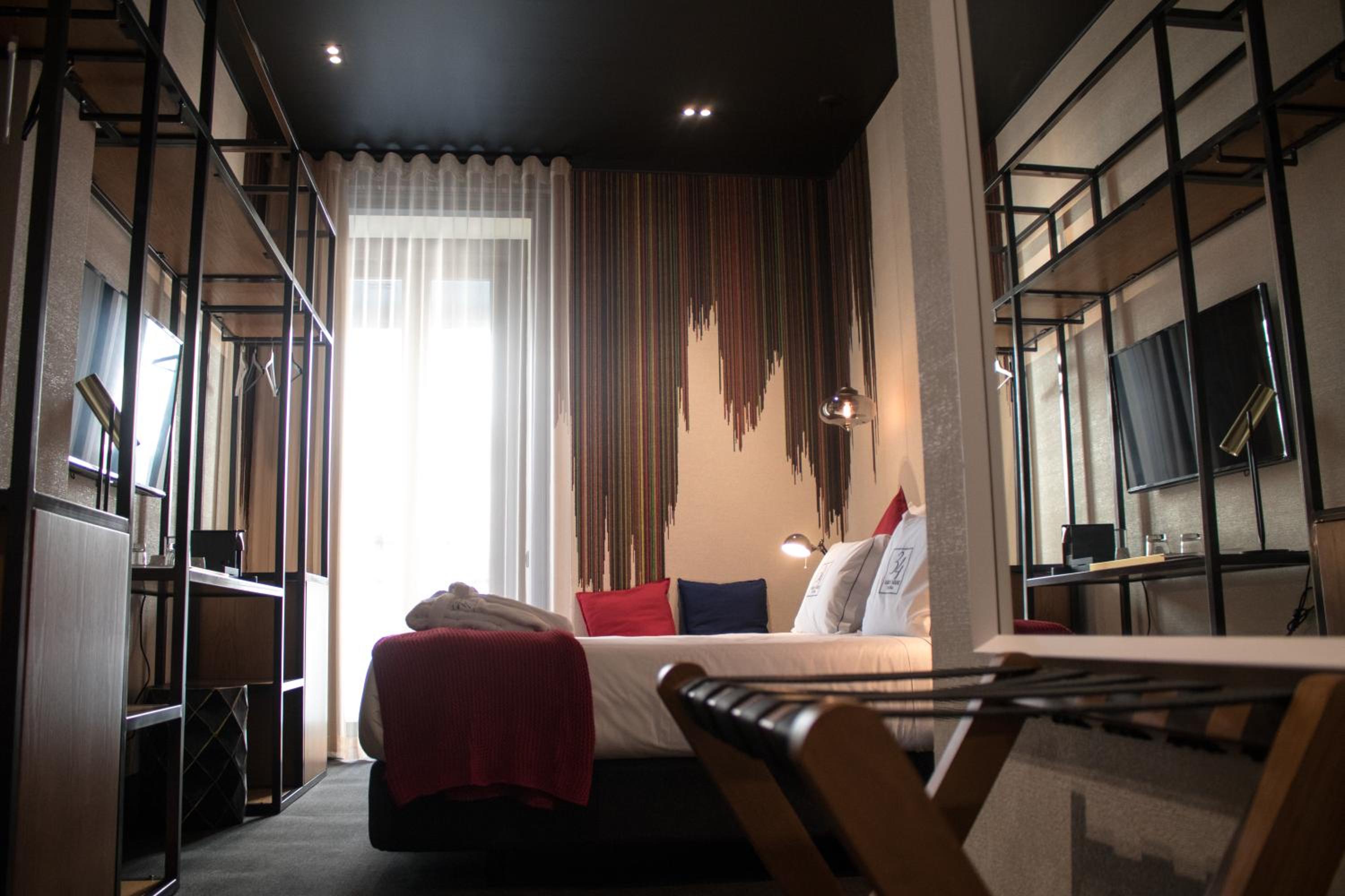 Twin Room with Balcony - Photo 1