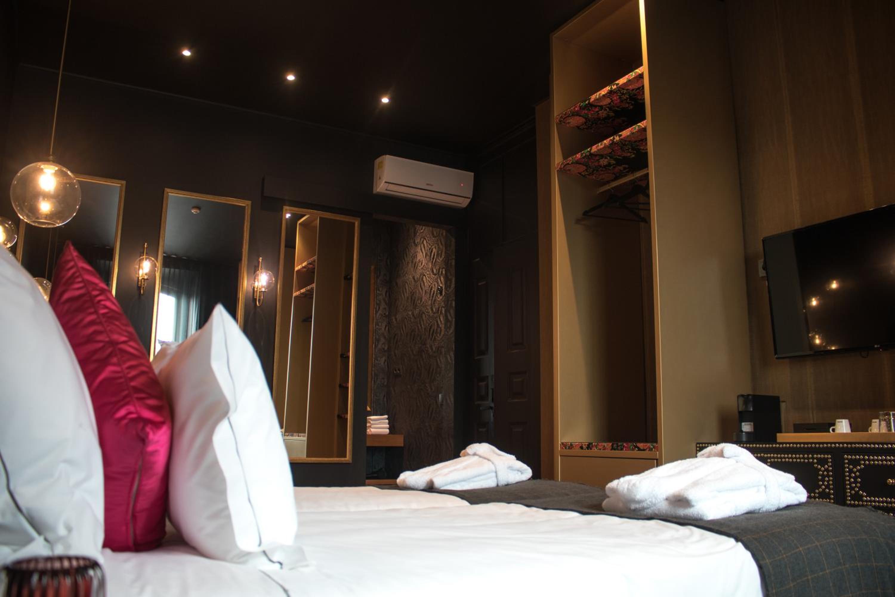 Twin Room - Photo 5