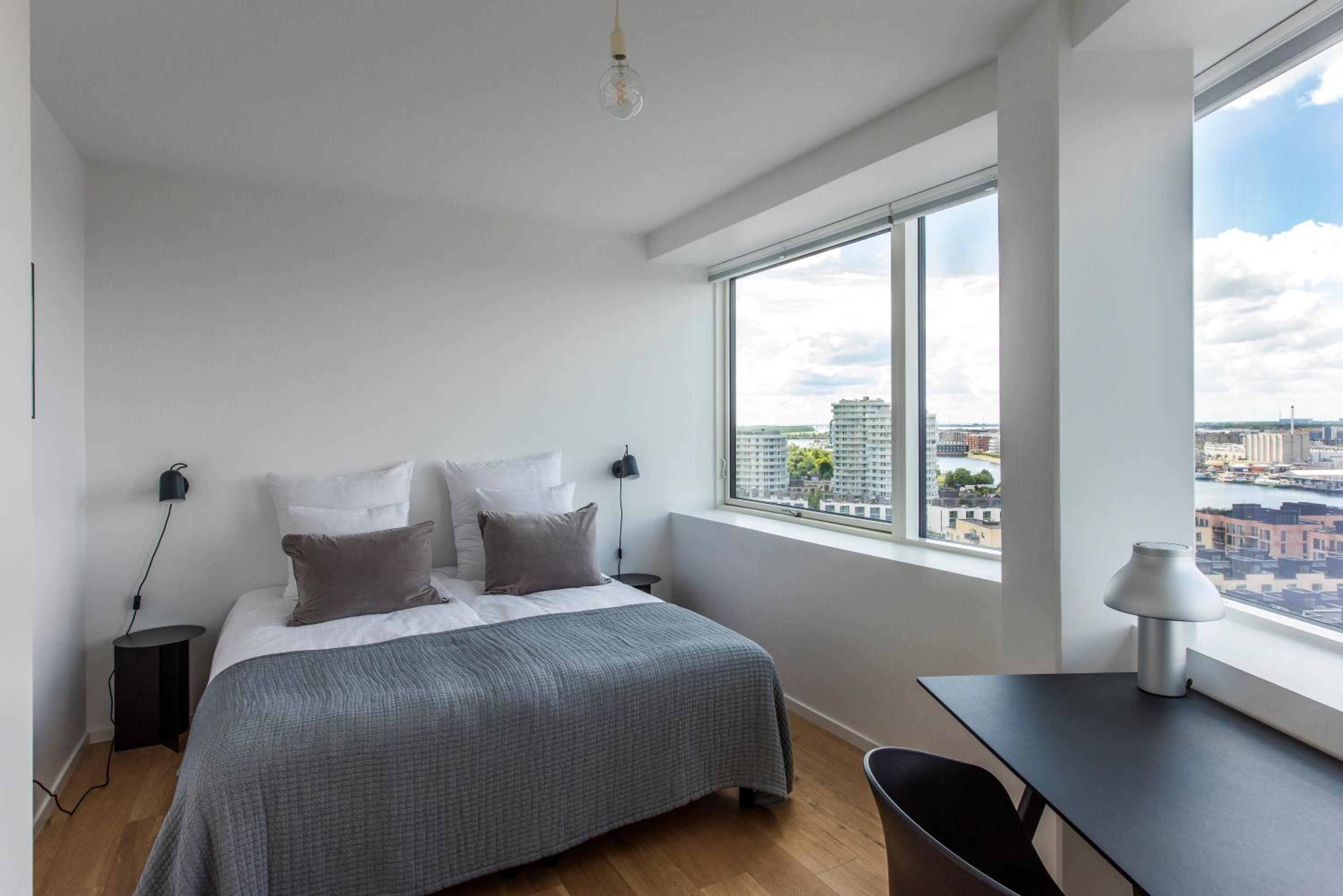Superior 3 Bedroom Apartment - High Floor photo 1