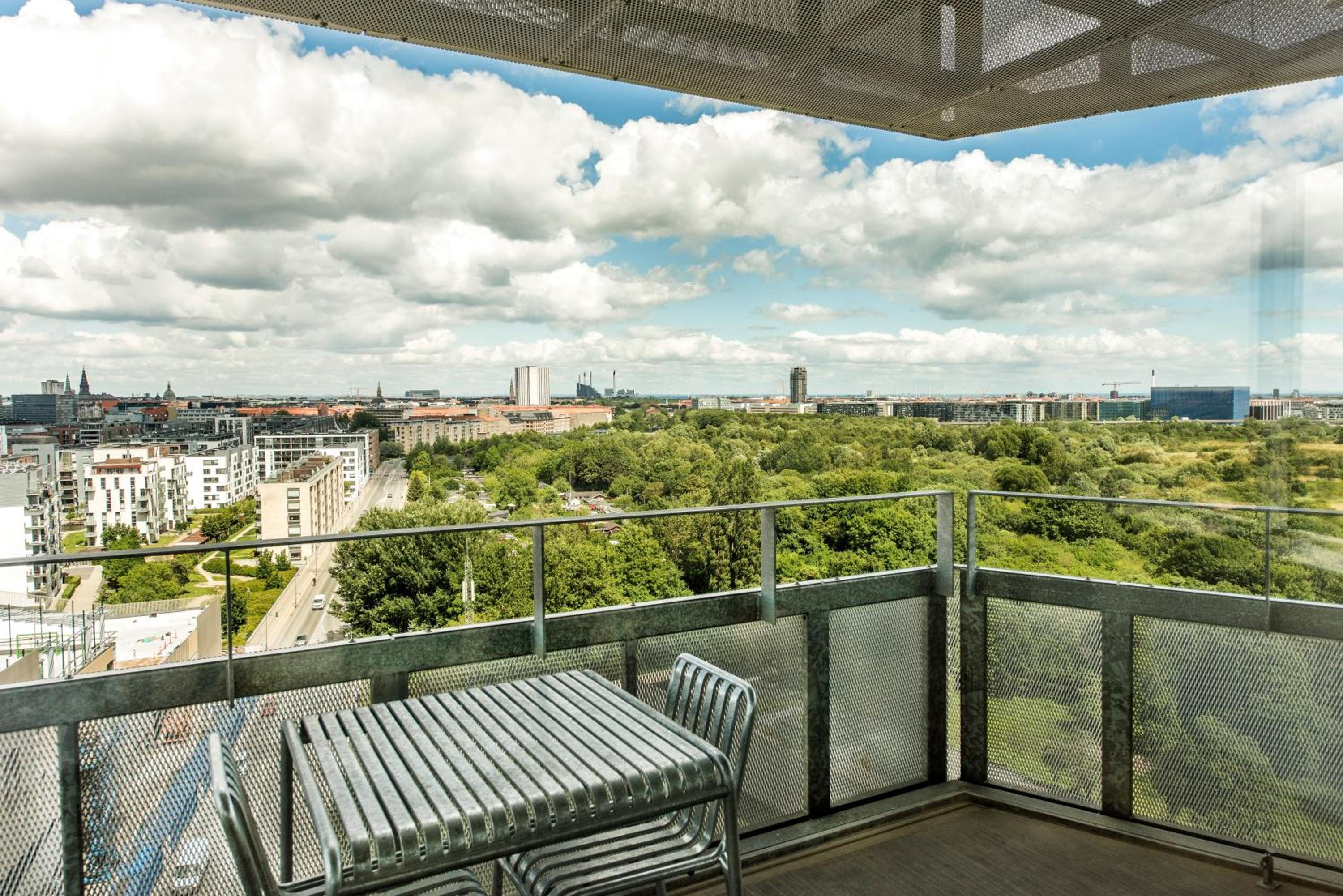 Superior 3 Bedroom Apartment - High Floor photo 3