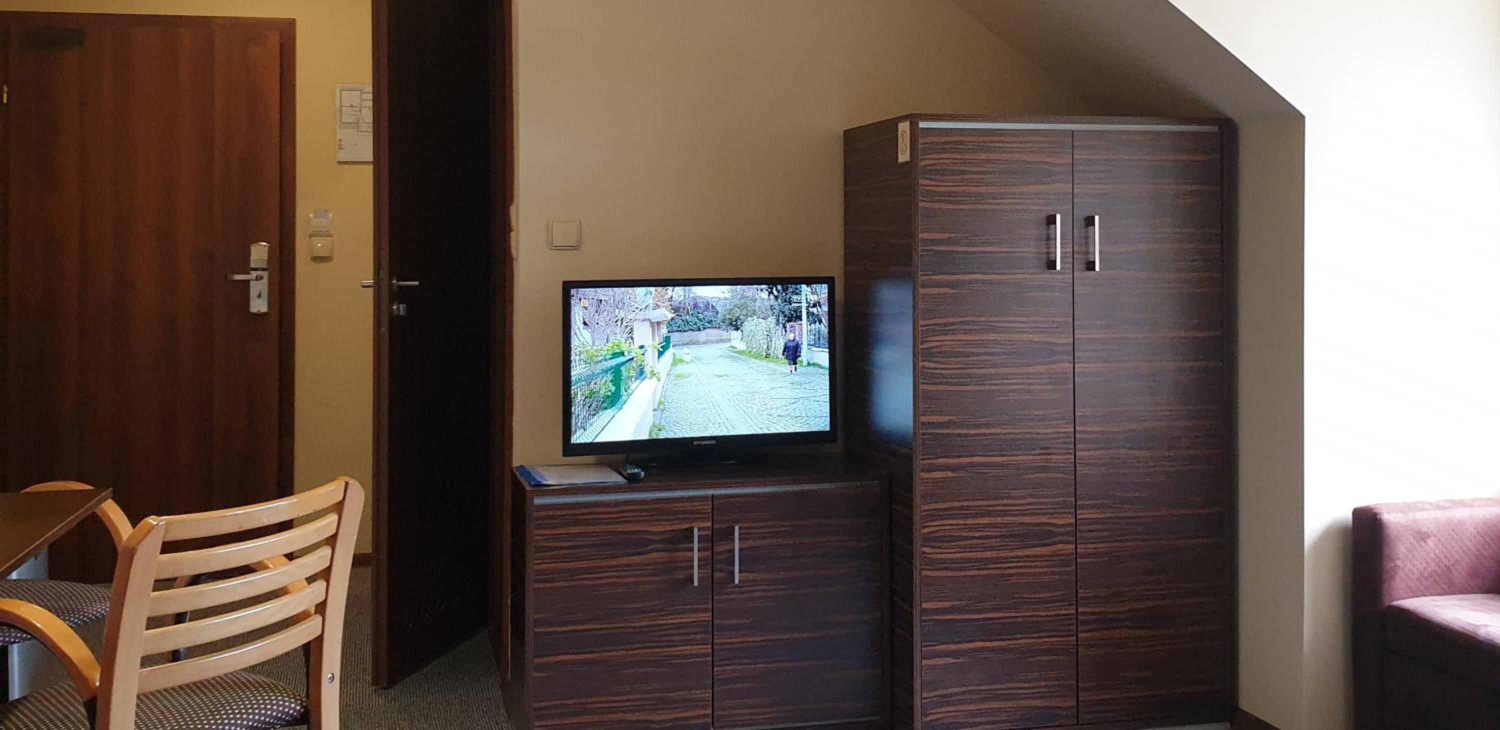 Triple Room with Private Bathroom photo 3