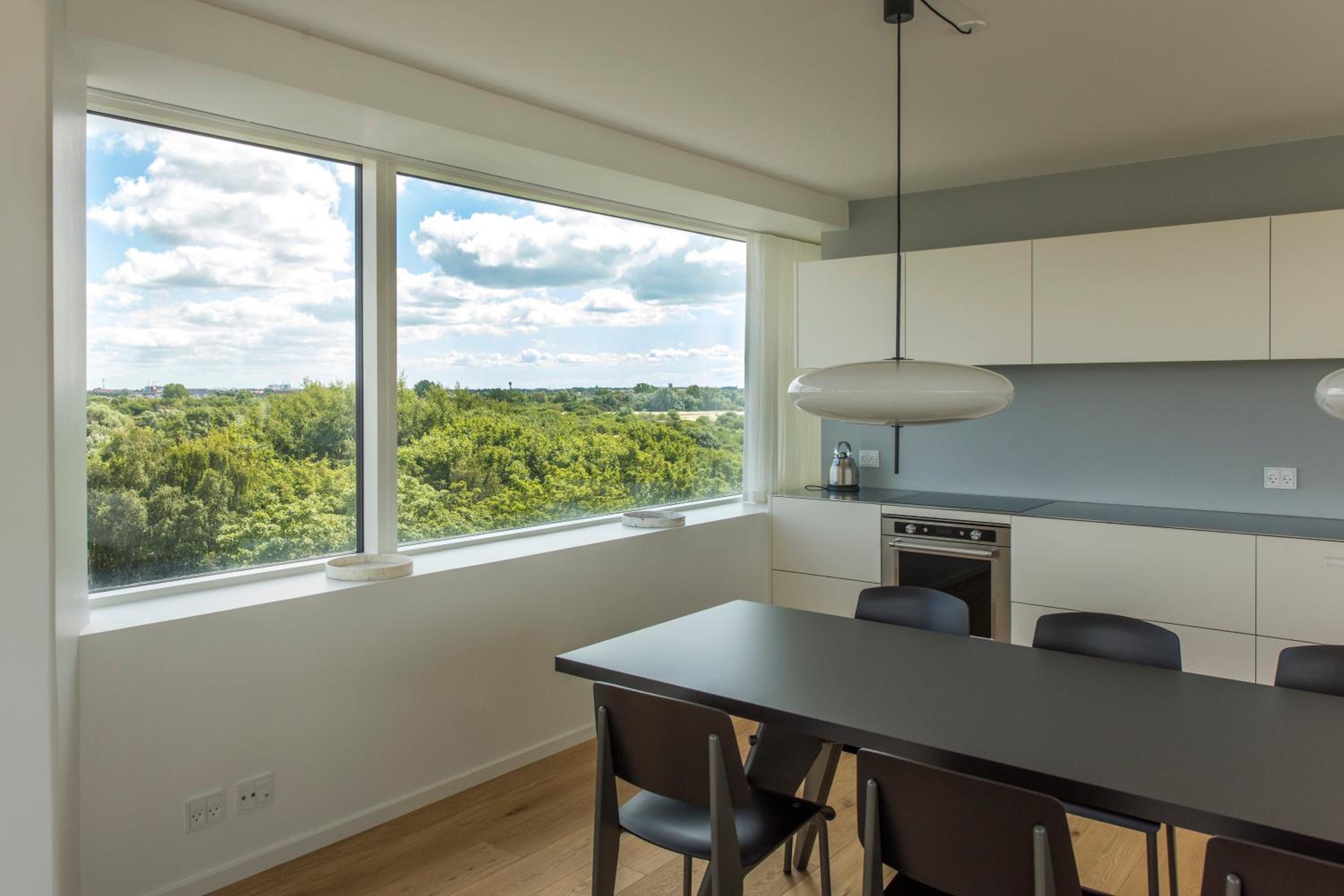 Superior 3 Bedroom Apartment - High Floor photo 3