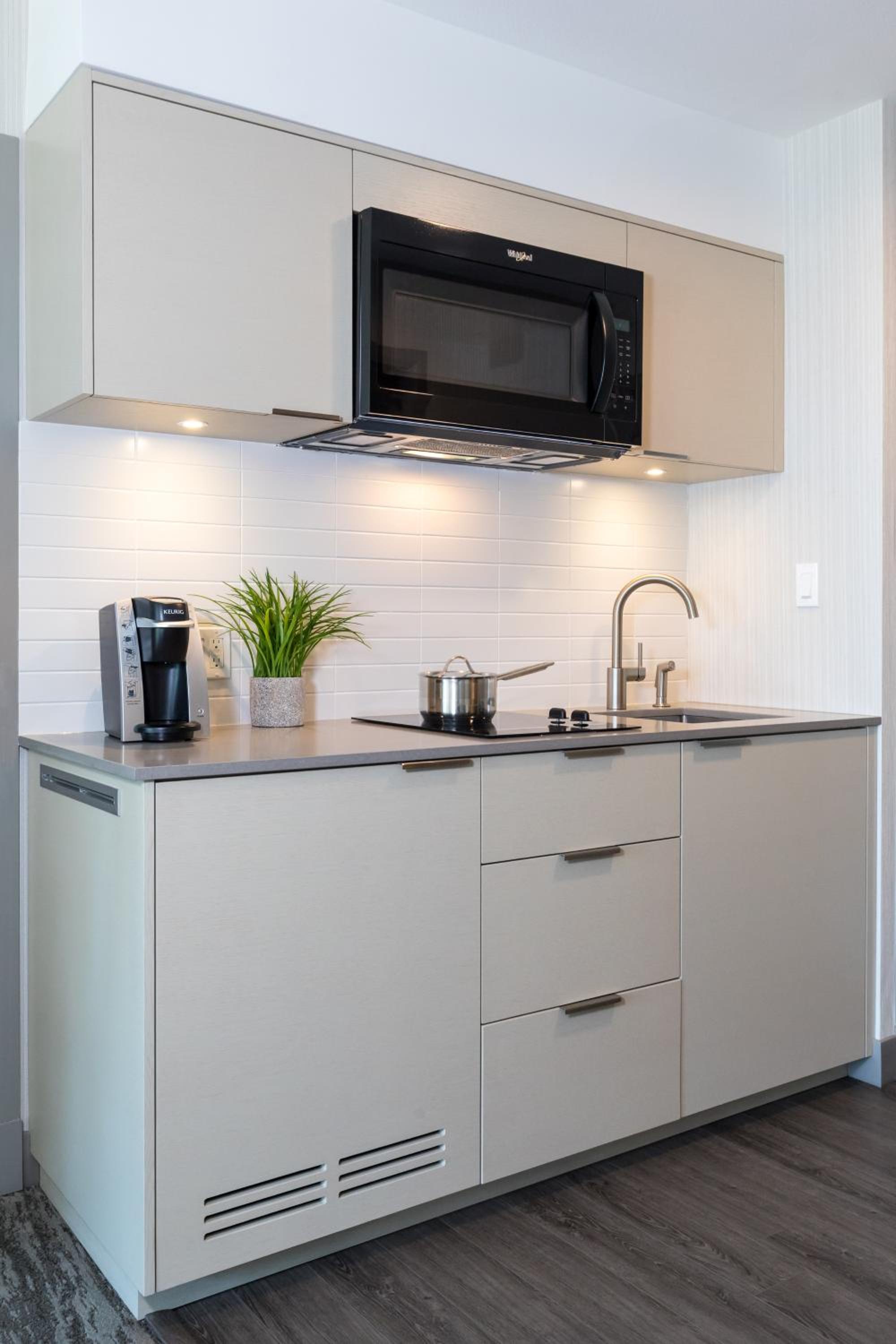 King Room with Kitchenette and Sofa Bed - Ocean View/Non-Smoking
