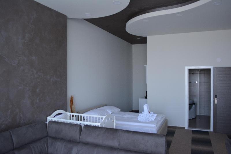 Superior Family Room - Photo 23