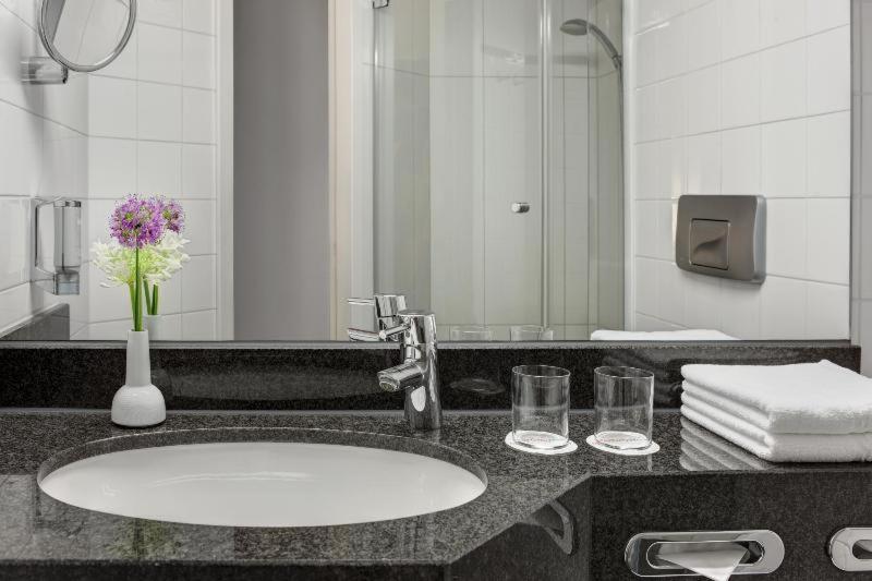 Standard Double or Twin Room - Photo 3