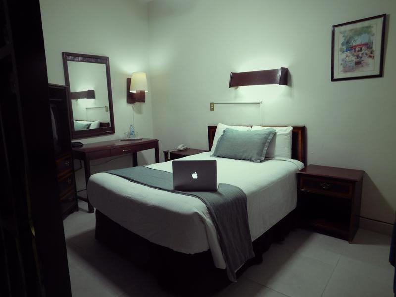 Single Room with Bath photo 3