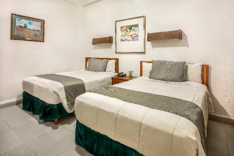 Single Room with Bath photo 2