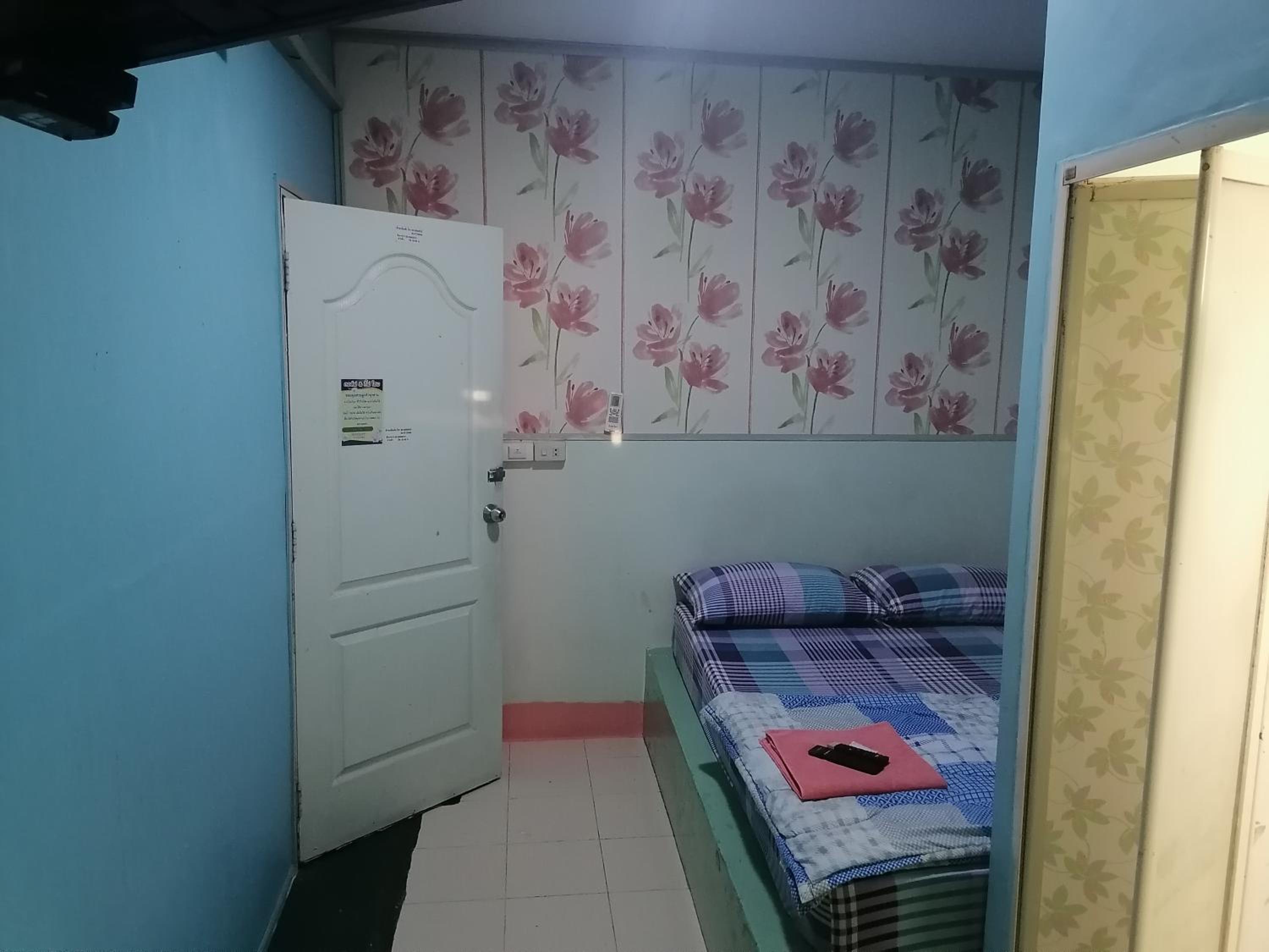 Double Room with Balcony (3 Adults) - Photo 11