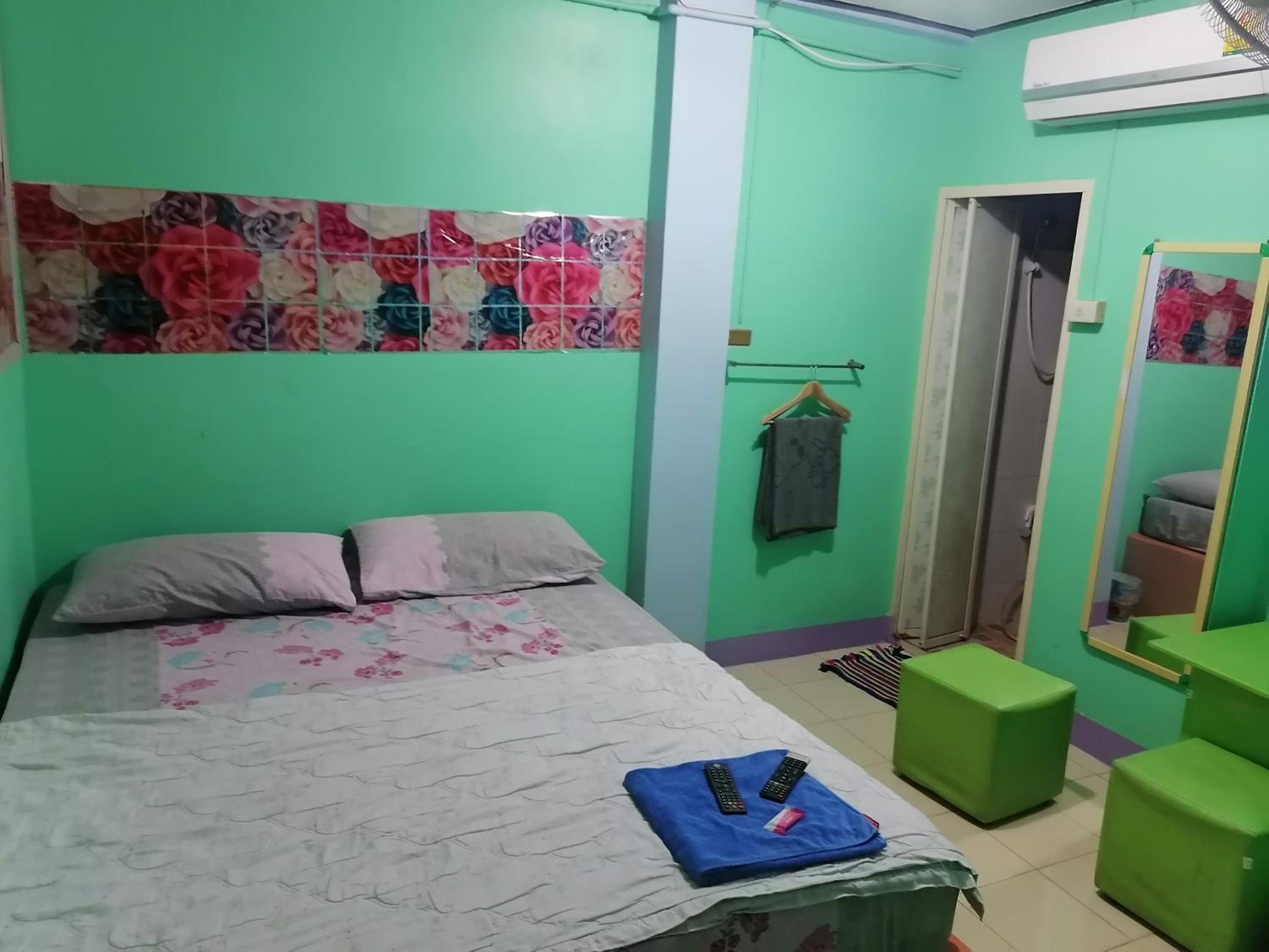 Double Room with Balcony (3 Adults) - Photo 4