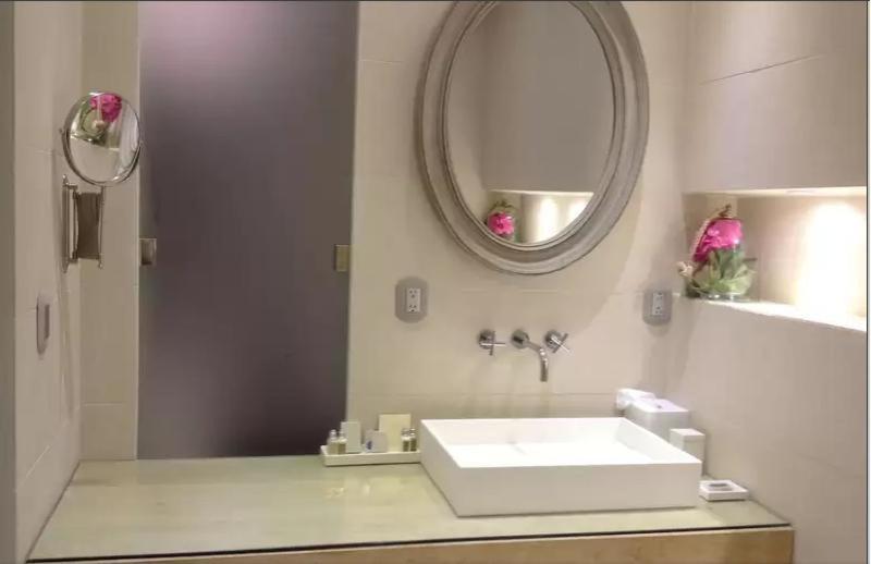 Quarto #117823066