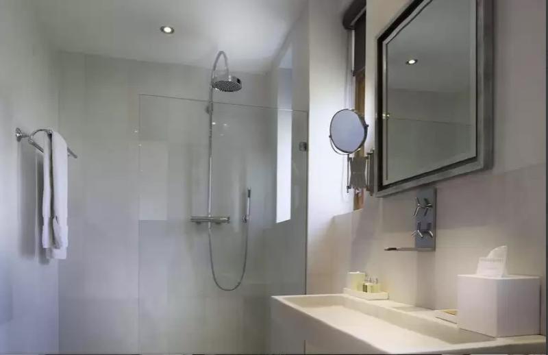 Quarto #117823068