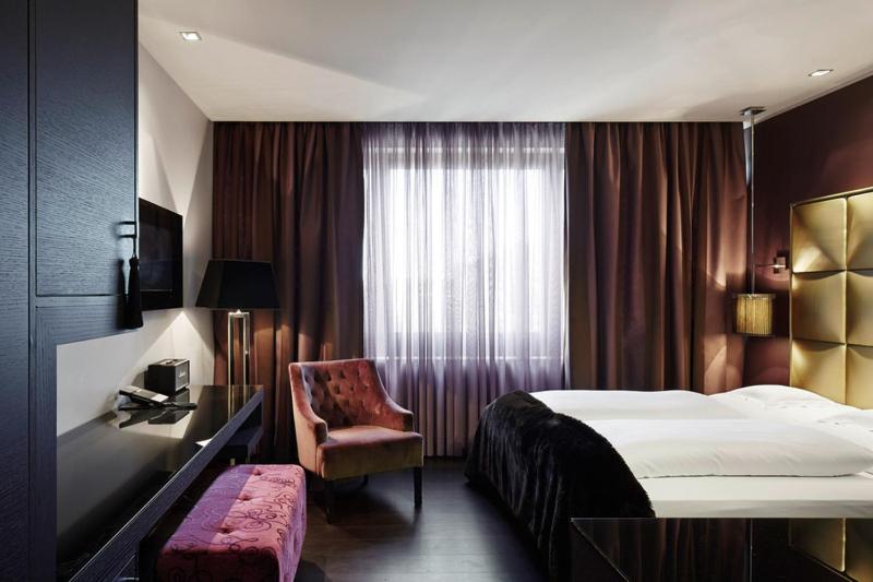 Comfort Queen Room with Courtyard View - Photo 1
