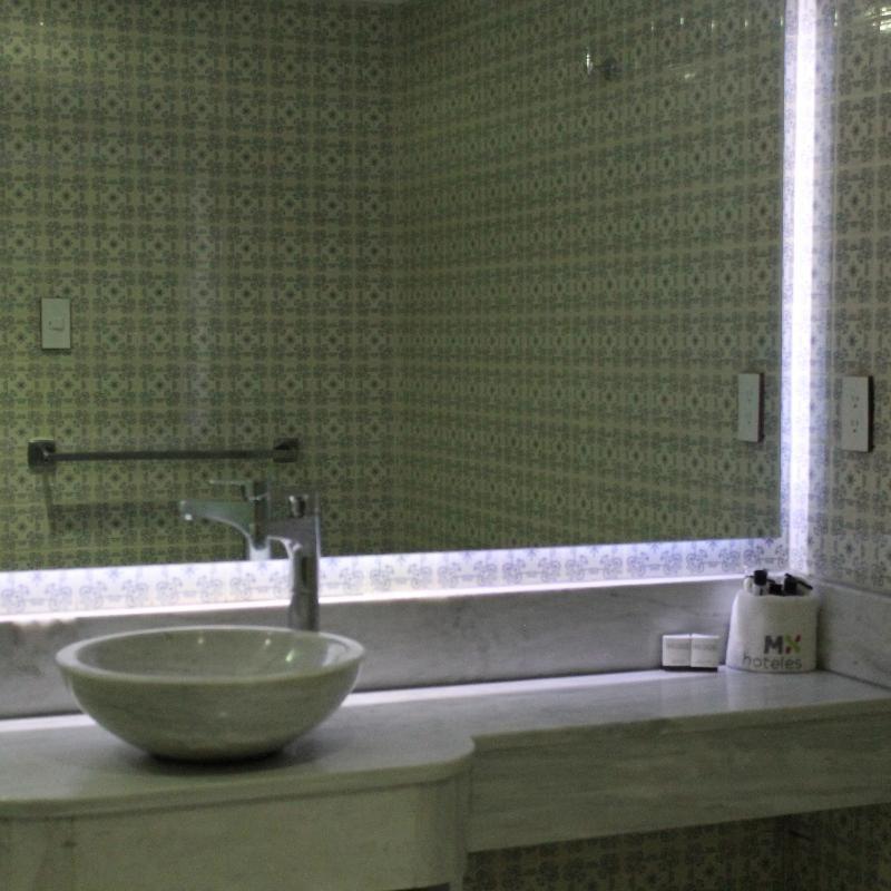 Standard King Room with Balcony - Non-Smoking - Photo 9