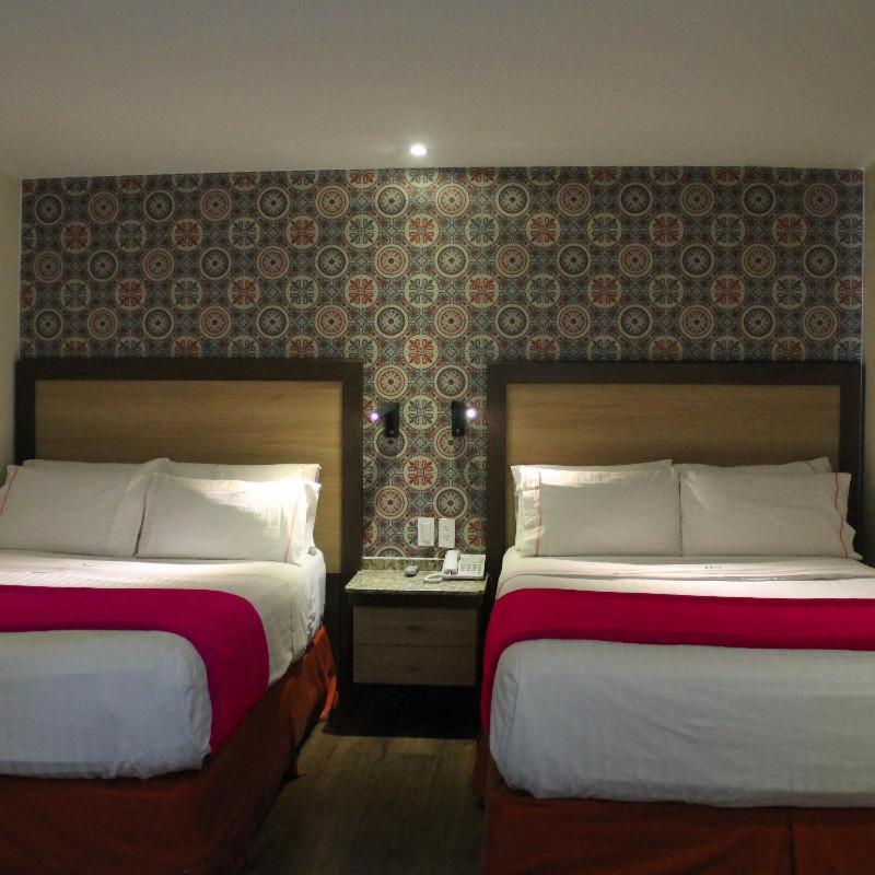 Standard King Room with Balcony - Non-Smoking - Photo 7
