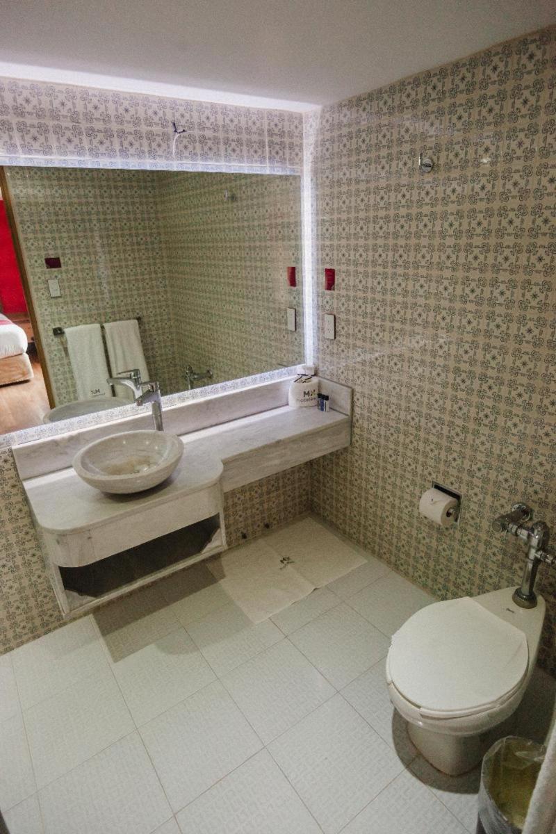 Standard Room with One Double Bed and One Single Bed - Non-Smoking - Photo 5