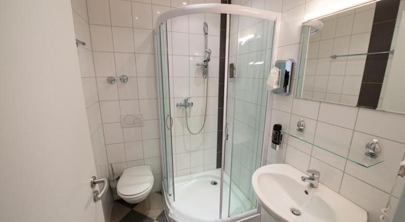 Standard Twin Room - Photo 2