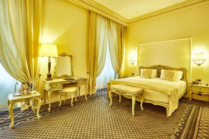 Standard Single Room - Photo 10