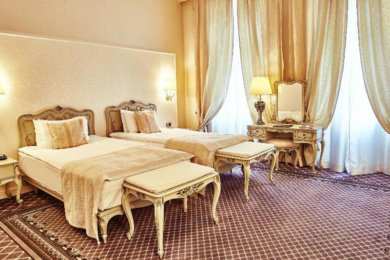 Standard Single Room - Photo 9
