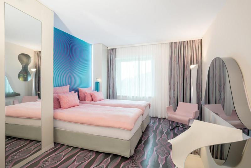 nhow Junior Suite Riverside with Extra Bed thumbnail 6