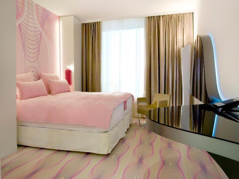 Nhow Junior Suite With River View With Extra Bed (2 Adults + 1 Child) thumbnail 6