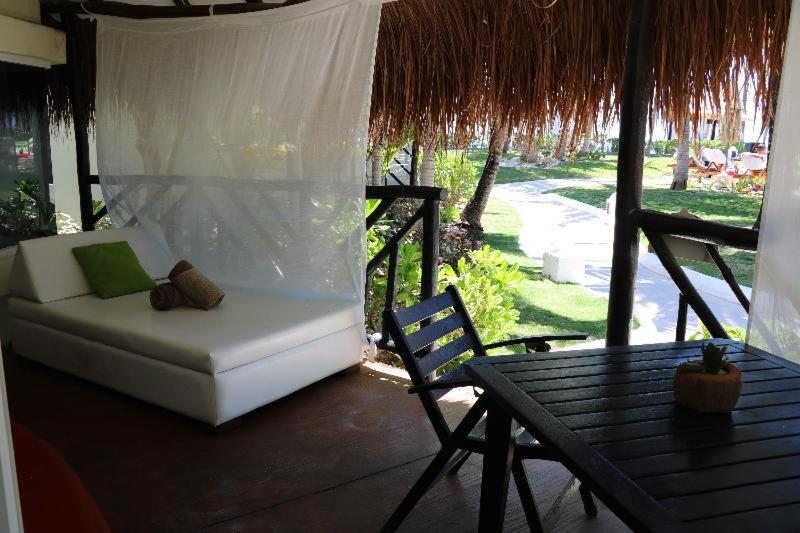 Royal Retreat Deluxe Swim Swim Up Suite photo 2