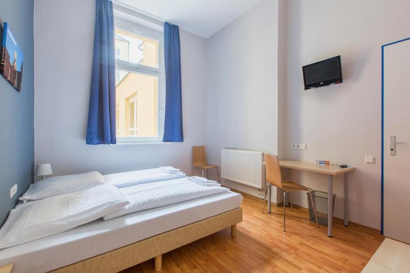 Bed in 6-Bed Female Dormitory Room photo 2