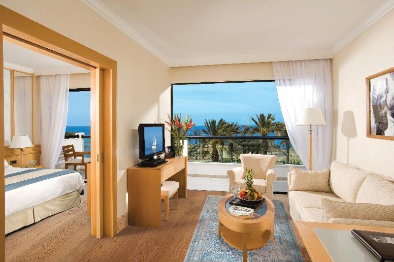  Deluxe Superior One Bedroom Suite Front Sea View - Photo 1