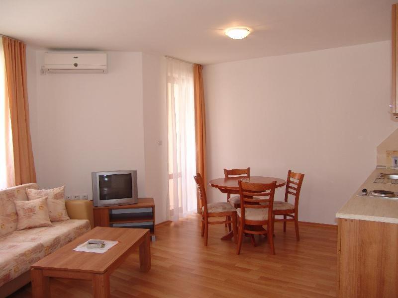 One-Bedroom Apartment with Balcony (4 Adults)