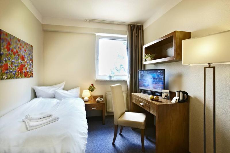 Standard Room One Single Bed, One5Sqm, Free Wifi, Tv And Bathroom With Shower