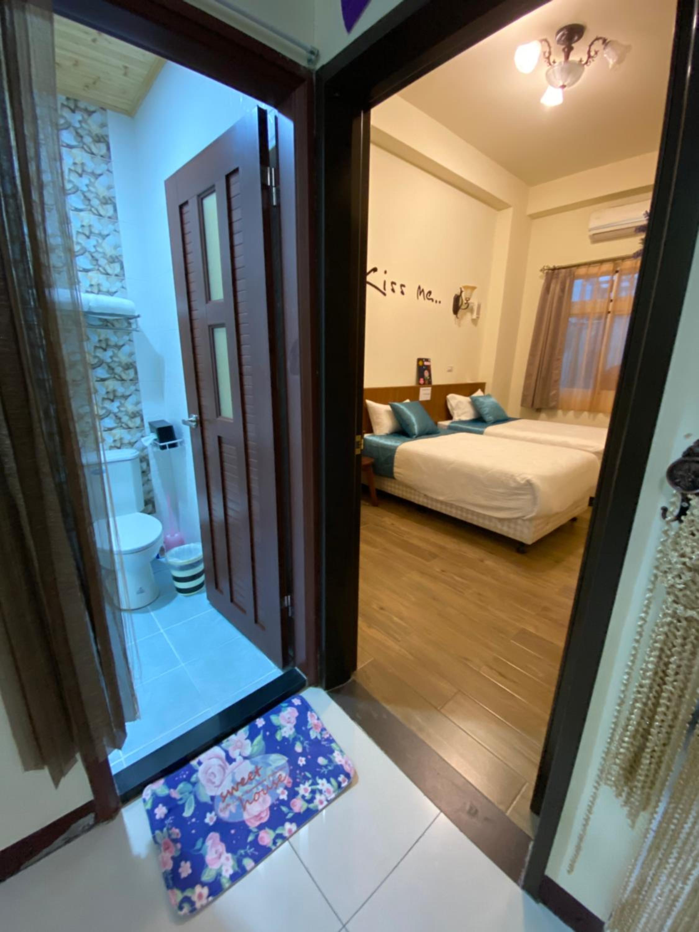 Double or Twin Room with Shared Bathroom photo 3