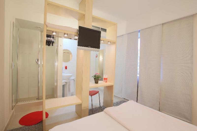 Standard Double Room with extra bed drawer type photo 3