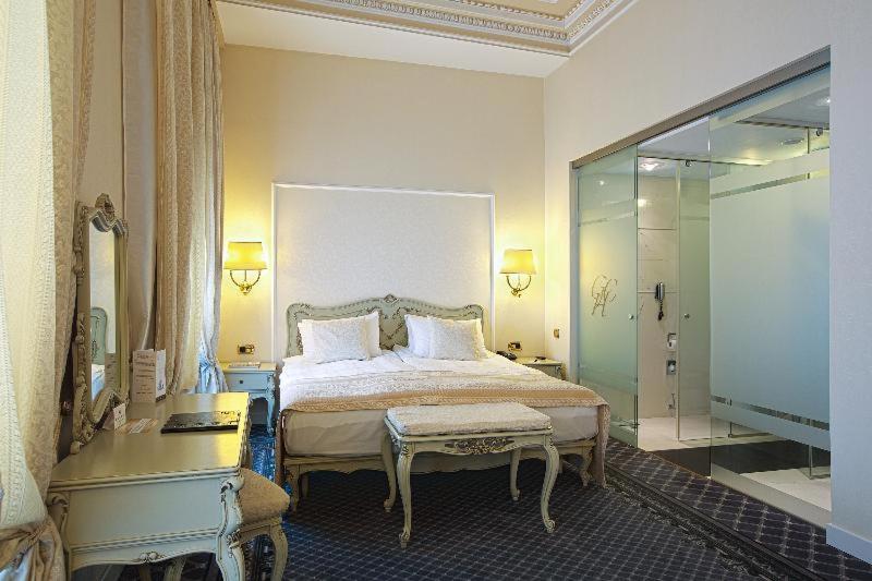 Standard Double Room - Photo 6