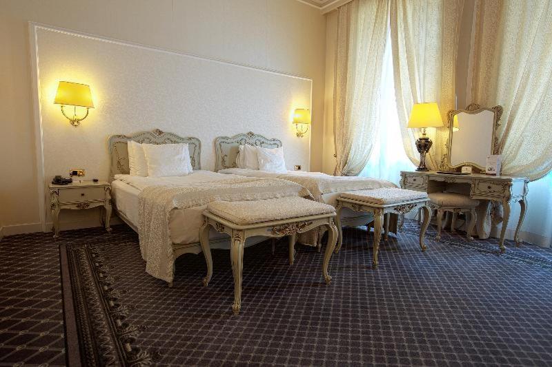 Standard Double Room - Photo 7