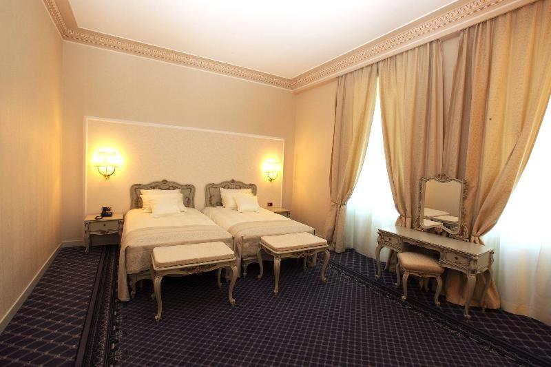 Standard Double Room - Photo 5