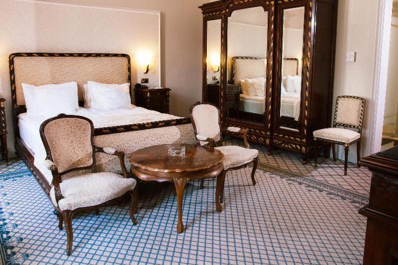Standard Double Room - Photo 17