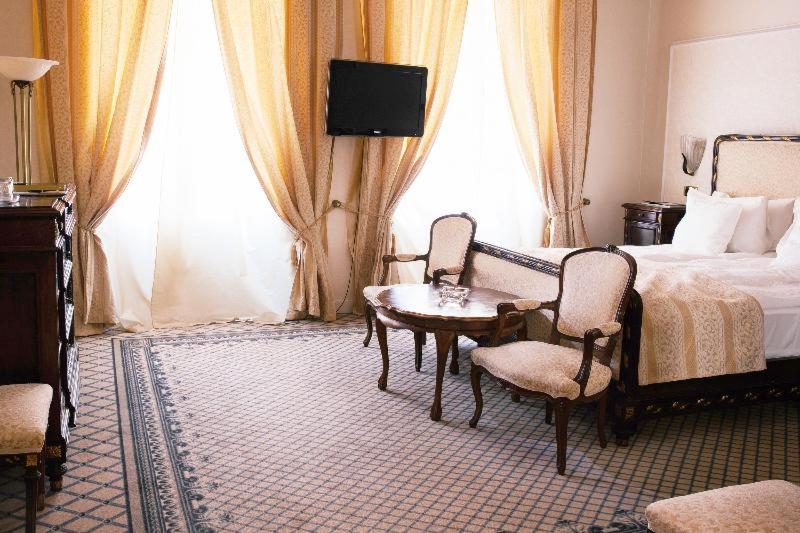 Standard Double Room - Photo 16
