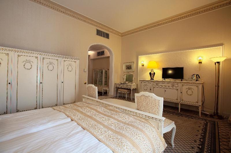 Standard Double Room - Photo 15
