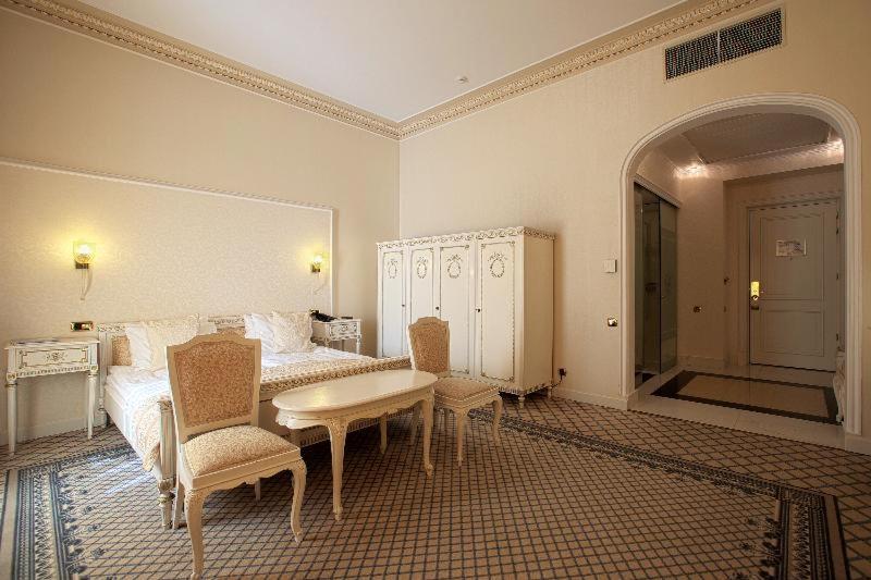 Standard Double Room - Photo 14