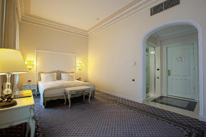 Standard Double Room - Photo 13