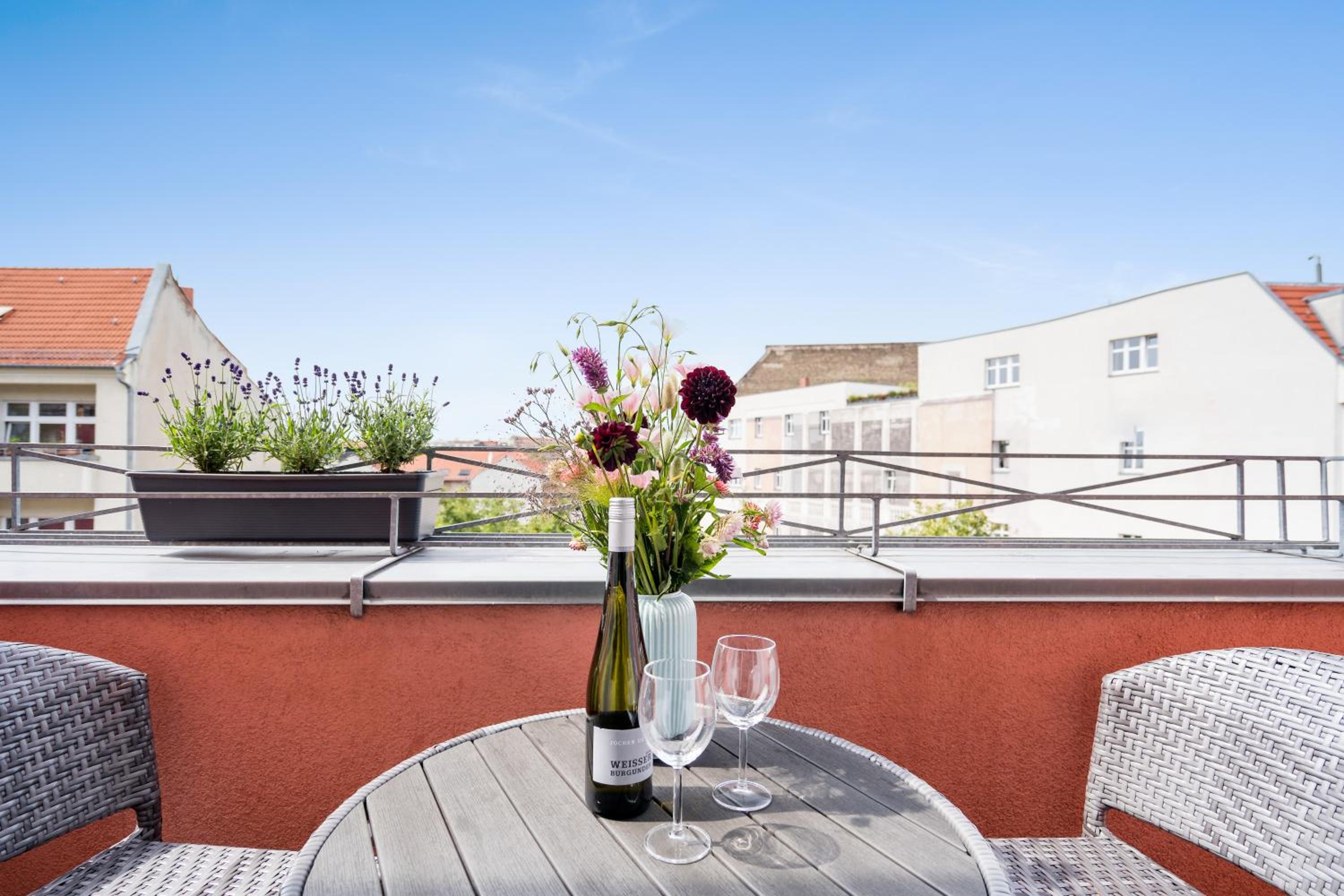Apartment with Balcony photo 3