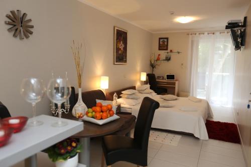 Double or Twin Studio with Terrace photo 3