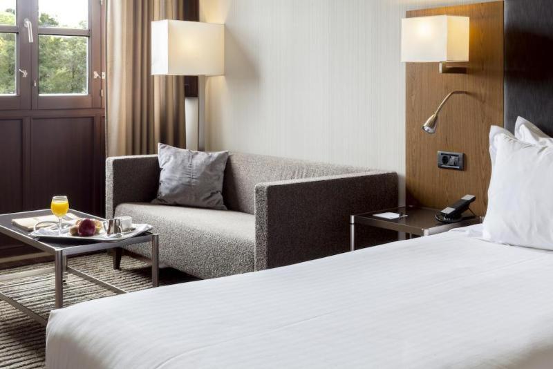 Deluxe Double or Twin with extra bed photo 2