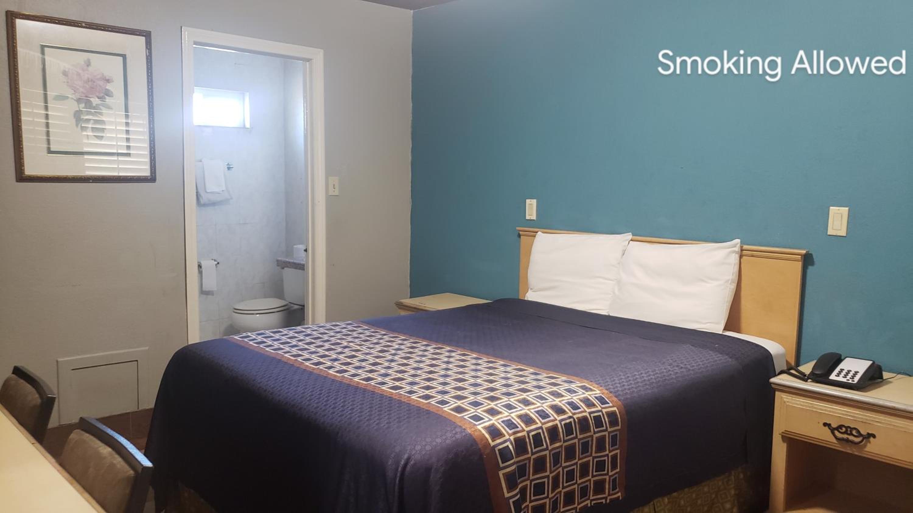 Standard Queen Room photo 1